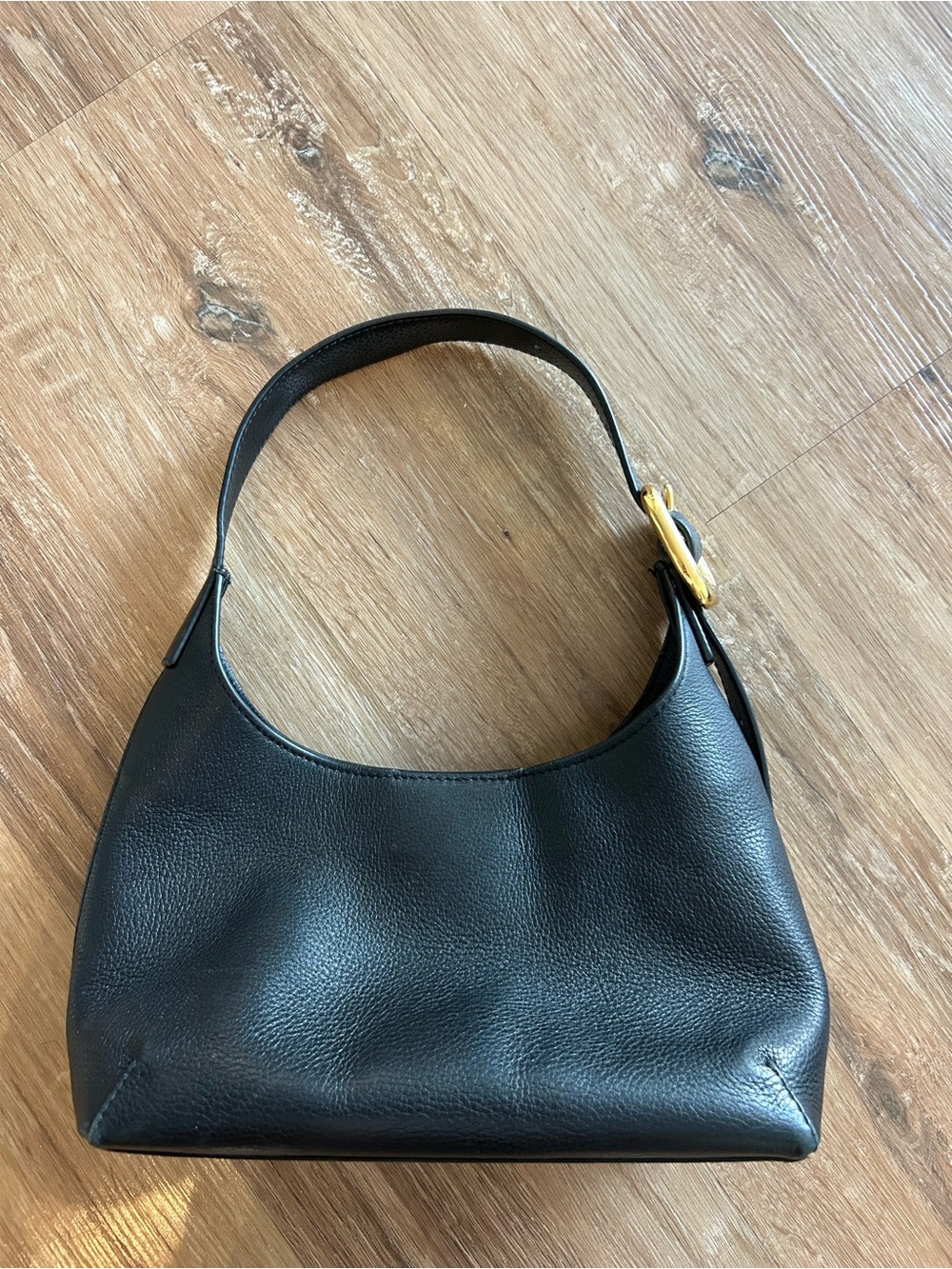Madewell The Sculptural-Buckle Shoulder Bag in black - Picture 4 of 9